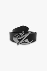 Ceinture noire en cuir avec boucle métallique Cynique. Design brut, logo stylisé. Accessoire streetwear minimaliste et solide.