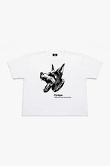 T-shirt blanc Cynique “Dog” — imprimé tête de chien style agressif et provocateur. Coupe oversize unisexe, streetwear inspiré de la rue et de l’attitude cynique.