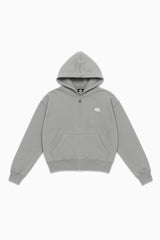 Hoodie zippé gris clair Cynique en coton 450 GSM, coupe oversize unisexe. Logo brodé blanc côté cœur, capuche doublée, poches kangourou, zip métallique central. Design minimaliste streetwear.