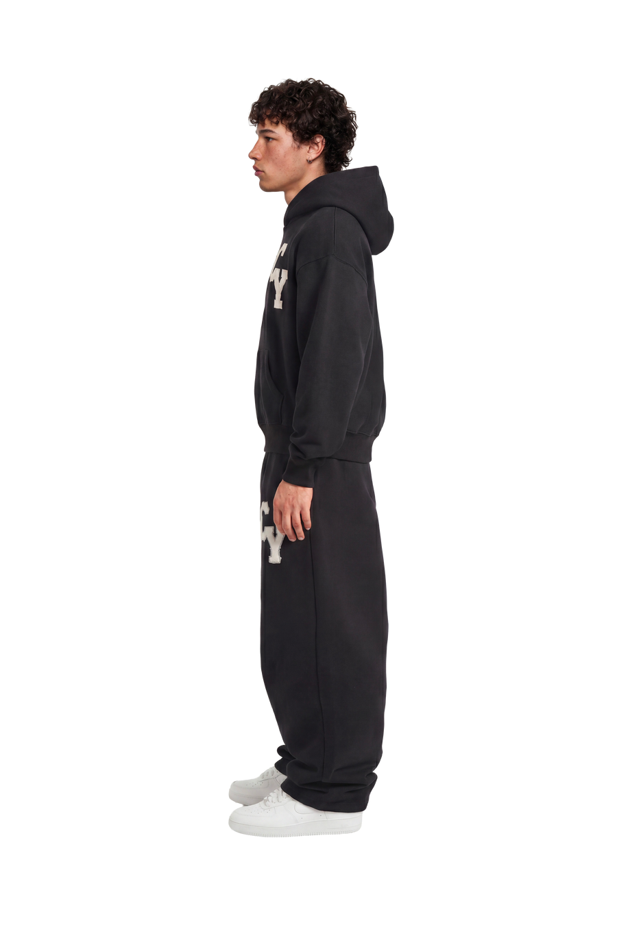 CY Black Joggers porté